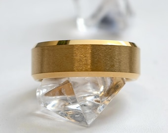 Alianza de boda de tungsteno en oro amarillo, anillo de aniversario de 8 mm, anillo personalizado, alianza única para hombre, banda de tungsteno, anillo de compromiso, anillo para él