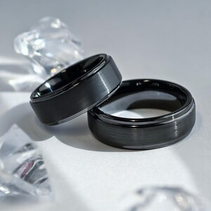 Conjunto de alianças de casamento de tungstênio preto para ele e para ela, anéis de casal de 8 mm, aliança de casamento de tungstênio, anéis de compromisso exclusivos, presente de aniversário, anel de noivado