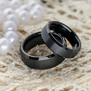 Anel de carboneto de tungstênio preto: borda chanfrada central escovada, aliança de casamento personalizada