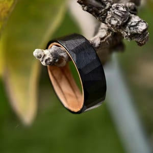 Hammered Black Whiskey Barrel Rings, Unique Men Wedding Bands, Tungsten Wedding Ring for Men, Mens Engagement Ring For Him, Mens Wooden ring