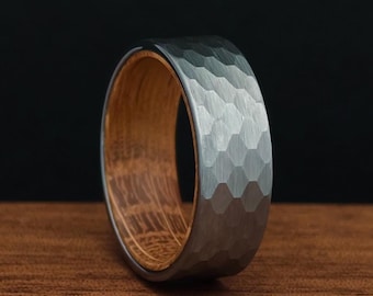 Personalisierter handgemachter gehämmerter silberner Wolframring, Whiskyfass-Holzring, Ehering der Männer, Verlobungsgeschenk, Band für ihn, Männergeschenk