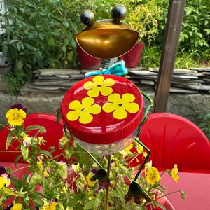 Frog Garden Stake w 1  HUM-Drum™  3 Port Mini Hand Held Hummingbird Feeder