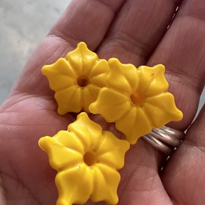 Yellow or Red or Yellow FLOWER replacement Ports x 3 for HUM-fi™ Feeders