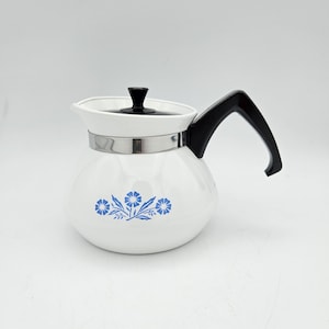 Nära perfekt skick CorningWare Blå Blåklint P-103 3-Kups Tekanna med Lock Vintage med Bakstämpel