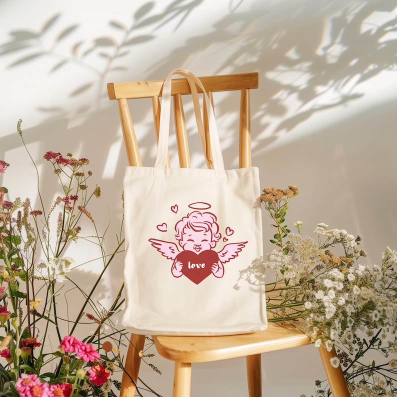 Sac fourre-tout avec chérubin tenant un cœur, illustration d'ange pour la Saint-Valentin, ange de l'amour, aimez-vous, cadeau, mignon, romantique, fête des mères image 1