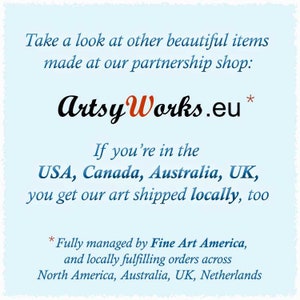 Peut inclure: Texte sur un fond bleu clair qui dit : "Jetez un coup d'&oelig;il &agrave; d'autres articles magnifiques fabriqu&eacute;s dans notre boutique partenaire : Artsy Works.eu* Si vous &ecirc;tes aux &Eacute;tats-Unis, au Canada, en Australie ou au Royaume-Uni, vous recevez votre art exp&eacute;di&eacute; localement, aussi * Enti&egrave;rement g&eacute;r&eacute; par Fine Art America, et r&eacute;pondant localement aux commandes dans toute l'Am&eacute;rique du Nord, l'Australie, le Royaume-Uni et les Pays-Bas"