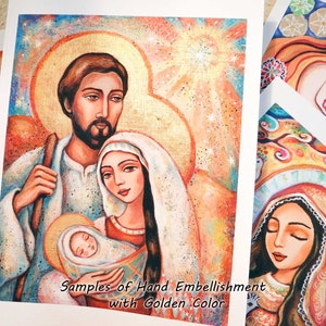 Peut inclure: Une peinture de la Sainte Famille sur fond dor&eacute; avec une &eacute;toile en haut &agrave; droite. La peinture est intitul&eacute;e "&Eacute;chantillons d'embellissement &agrave; la main avec de la couleur dor&eacute;e".