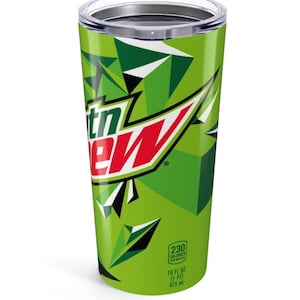 Może przedstawiać: Zielony kubek termiczny z logo Mountain Dew w kolorze czerwonym i białym. Kubek ma przezroczystą pokrywę i wyświetla tekst "230 kalorii na butelkę" oraz "16 fl oz (1 PT) 473 ml".