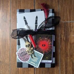 Spooky Surprise Book: Blind Date with a Book