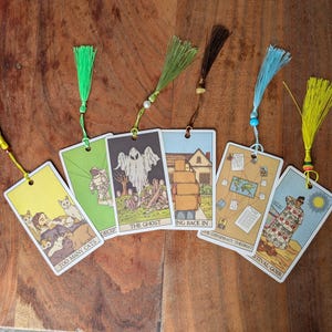 Marcador de cartas del Tarot: letrero vintage y temas de la vida moderna