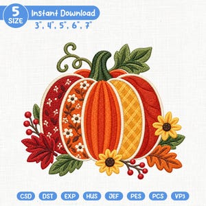 Puede incluir: Un diseño de bordado de una calabaza con segmentos de patrones florales, a cuadros y naranja sólido. La calabaza está rodeada de hojas verdes, bayas rojas y girasoles amarillos. El texto incluye 5 SIZE 3, 4, 5, 6, 7 inches.
