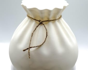 3D-utskriven vit vas – rustik snördetalj, bordsdekoration i lantlig stil