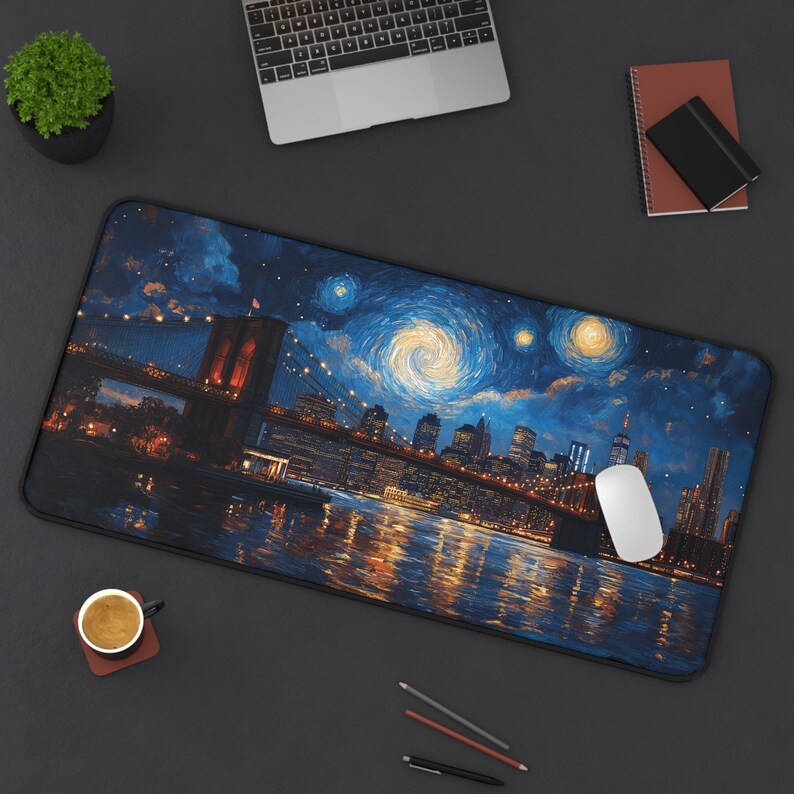 Starry Night Brooklyn Bridge Mauspad - Van Gogh inspirierte Schreibtischmatte - Künstlerische New York Skyline Black Edge: 31x15.5"
