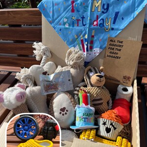Gepersonaliseerde hondengeschenkdoos met aangepast label - Snuffelmat, kauwspeelgoed en cadeaubon | Verjaardags- of vakantiecadeau puppy voor hondenliefhebbers