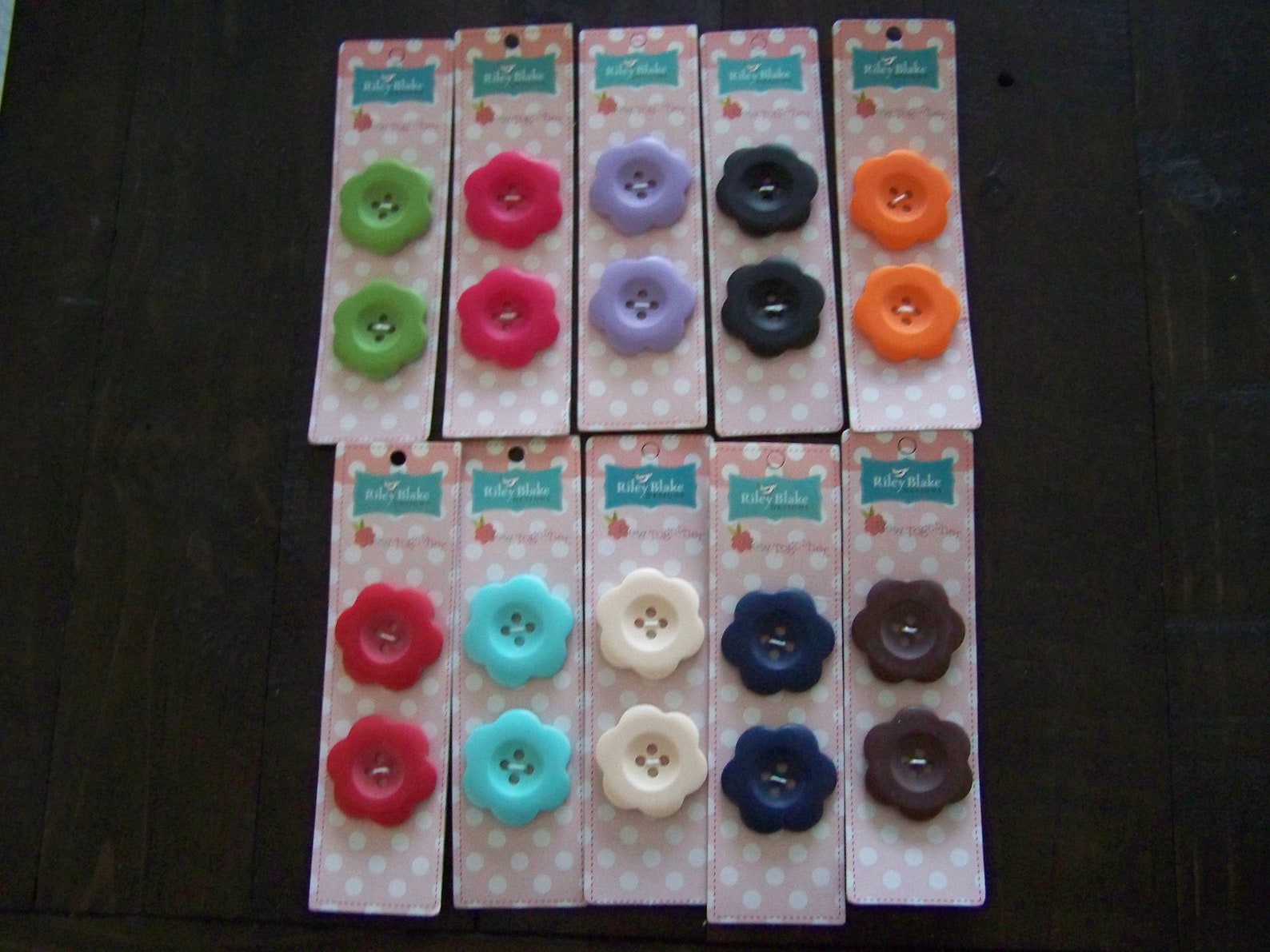 Riley Blake 2-pack 1.5 Inch matte FLOWER Shaped Sew Together Carded ...