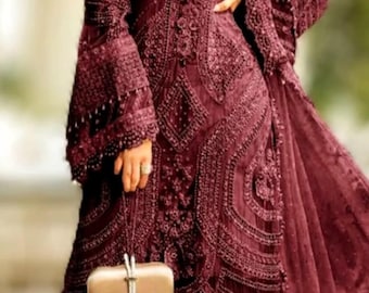 Conjunto paquistanês Salwar Kameez em chiffon e tule com dupatta em tule e bordados personalizados.