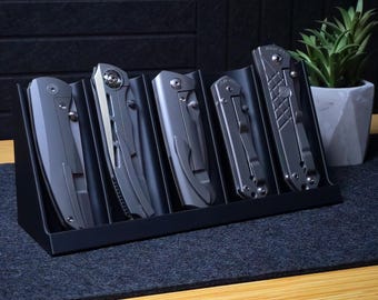 Apex Folder Showcase | Folding Knife Display Stand | Chris Reeve Benchmade Spyderco | MATERIUM
