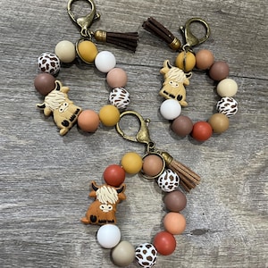 Highland Cow Beaded Keychain – Western Boho Cow Print Wristlet – Silicone Beads – Cute Cow Bag Charm with Tassel