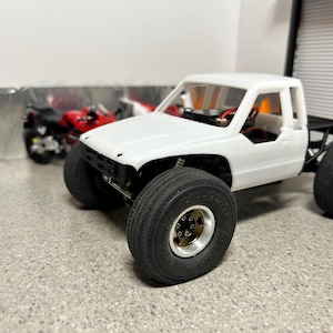 scx24 pinched Toyota with tube bed 133-144mm wb