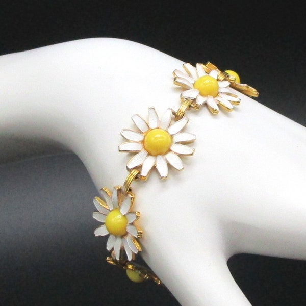 Weiss Daisy Bracelet 7 1/2 inch Vintage