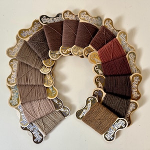 set of 15 cards visible mending yarn, different brown colors, wool darning thread, 1970s vintage New Old Stock, Dutch Scheepjes Maaswol