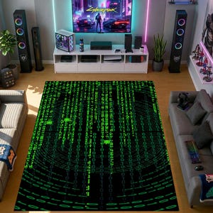Può includere: Un tappeto rettangolare con sfondo nero e un motivo a matrice digitale in verde brillante. Il design è composto da colonne verticali di codice binario e anelli di dati circolari, creando un'estetica tecnologica ad alto contrasto.