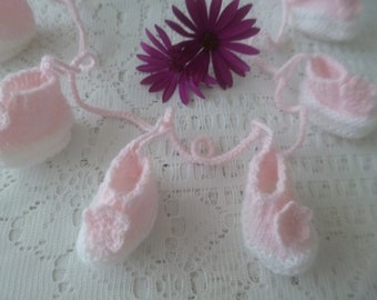 Knitted baby favors, Baby shower garland, Newborn souvenirs, Nursery decor, Pregnancy announcement, Ready to Ship.