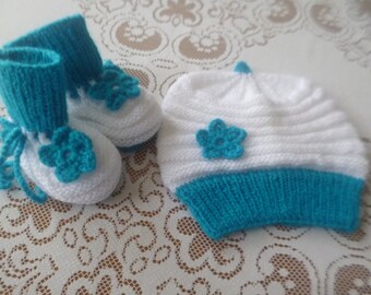 Baby Girl Set, Beanie and Booties, Hat and Booties Set, Baby Shower Gift, Christmas Gift, Ready to Ship, Free Shipping.