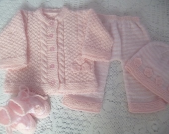 Baby Girl Suit, Handknitted Newborn Set, Hypoallergenic Acrylic Wool, Ready to Ship, Free Shipping by Certified Mail.
