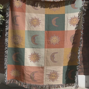 Couverture tissée bohème céleste, motif damier soleil et lune, inspirée de l'astrologie, tapisserie vintage, cadeau de décoration spirituelle pour la maison