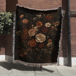 Couverture tissée vintage à motifs floraux d'automne, tapisserie florale d'automne sombre, décoration murale botanique à l'ambiance feutrée, tenture murale rustique d'automne, décoration maximaliste