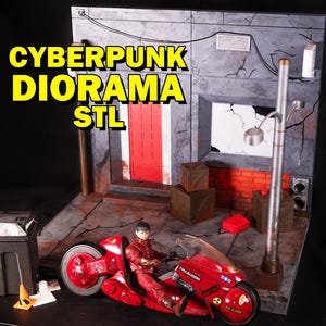 Può includere: Un modello di moto rosso e nero con una figura seduta sopra. La moto è davanti a un edificio grigio con una porta rossa e un lampione. Il testo "CYBERPUNK DIORAMA STL" è scritto in lettere gialle sull'edificio.