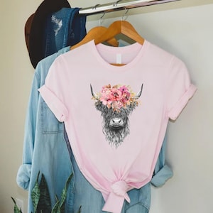 Floral Highland Cow Shirt, Women&#39;s Western Shirt, Cow Lover Gift, Country Farm Shirt, Farm Lover Shirt, Cow Gifts, Cow Shirt