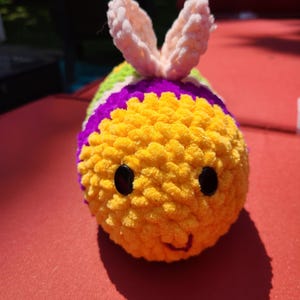 Crochet Pride Bee - Customizable Striped Amigurumi Plushie
