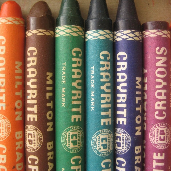 Vintage Crayons, Milton Bradley Crayrite School Crayons in Original Box, Sixteen Colors
