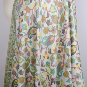 Scialle indiano Kaani bianco, sciarpa in lana intrecciata con motivi floreali e paisley, stola leggera, morbida e calda, regalo di compleanno o di Natale per lei.