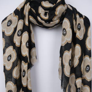 Elegant Black Clover Print Women&#39;s Cotton Scarf, Soft Light and Warm Wrap For Her, Spring Autumn Scarf, Women&#39;s Gift, Christmas Gift for Her