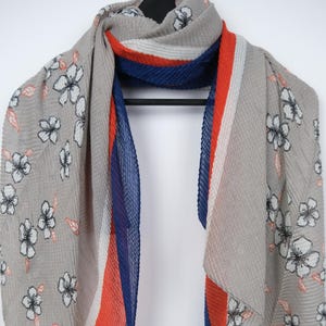 Super Soft Daisy Print Women&#39;s Cotton Scarf in Grey, Lightweight Soft and Warm, Gift For Birthday or Christmas, Women&#39;s Birthday Gifts