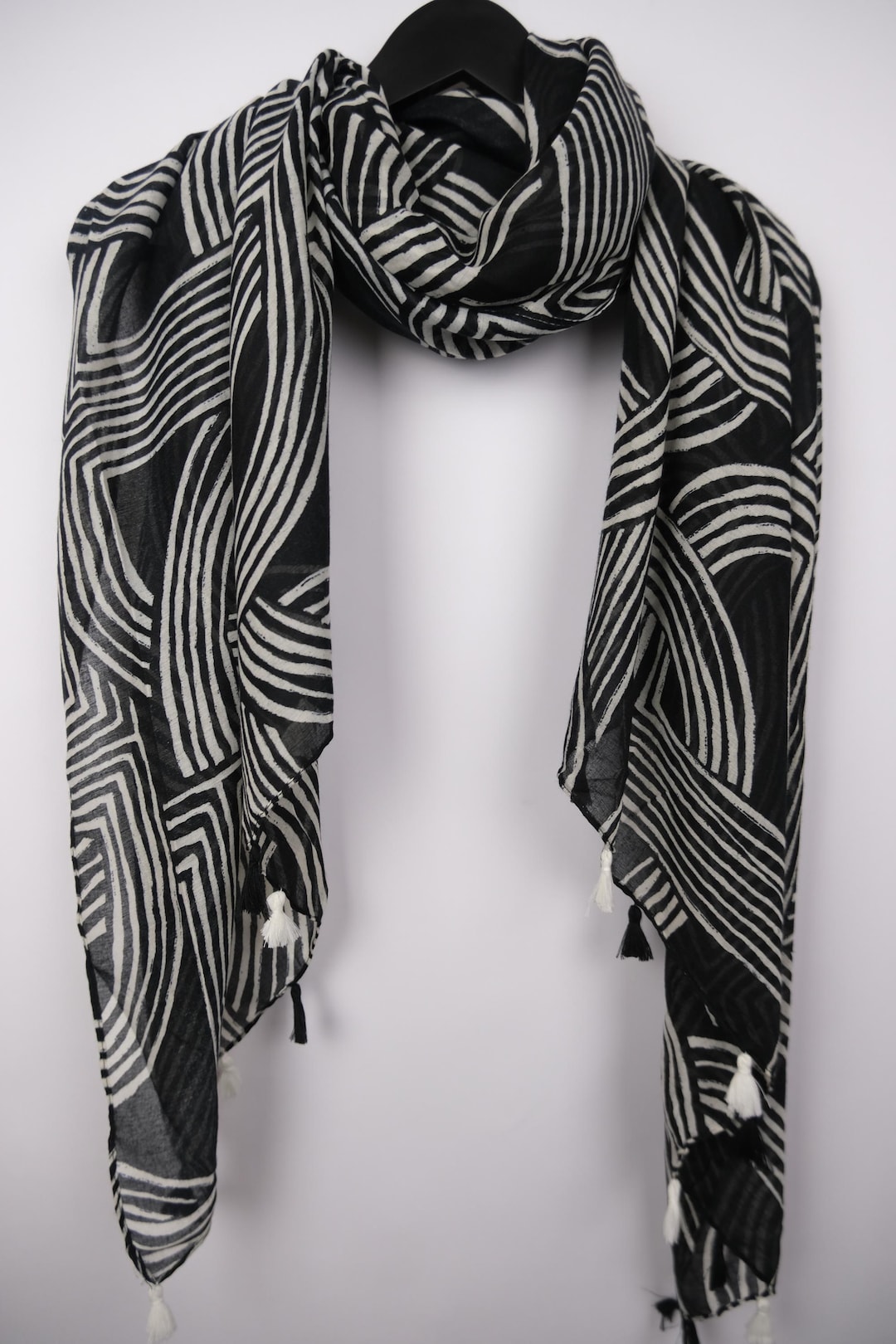 Exclusive Bold Geometric Print Cotton Scarf in Black With  display picture 3