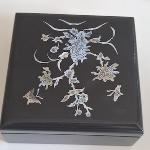 Black Lacquer with Abalone Shell Inlay Jewellery/Trinket Box