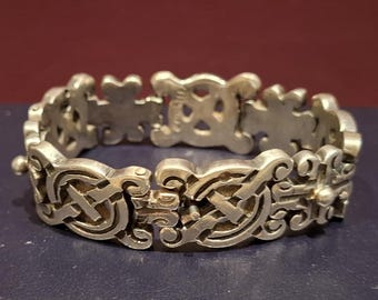 Magnificent Bangle Mexican Aztec Design Heavy TAXCO 980 Silver Designed the Renown Silversmith by Miguel Peon, Uxmal De Taxco, Merida
