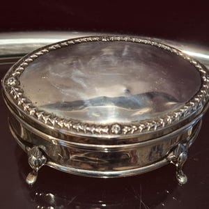 Antique GEORGE V  Hallmarked oval STERLING SILVER Trinket / Jewellery Box/ Casket Embossed to the edge on Four Legs Birmingham Assay c1911