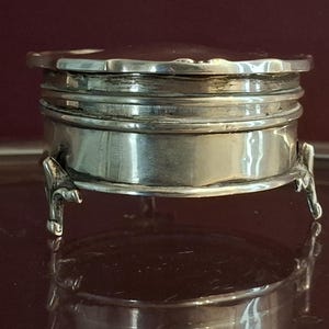 George V Hallmarked Round STERLING SILVER Trinket / Jewellery Box/ Casket on Three Legs, Faintly Engraved with Letters &quot;B M&quot; c1927
