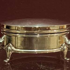 アンティーク エドワード朝 刻印入り 小型オーバル スターリングシルバー 小物入れ / 宝石箱 / 四脚付き小箱 バーミンガム 鑑定書付 1909年頃