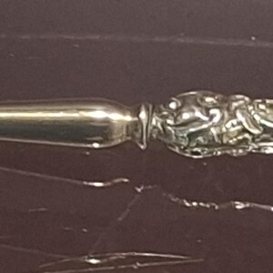 Antique EDWARDIAN Hallmarked Repousse Sterling Silver Handled Miniture Pocket Button Hook c1901