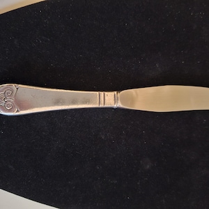 WALDORF ASTORIA Vintage Silver Plated Art Deco Butter Knife - Collectible. c1930.