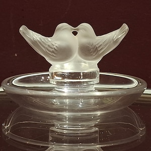 LALIQUE LOVE BIRDS Pin or Ring Dish. Signed to the Bottom: Lalique
