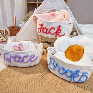Benutzerdefinierte handgemachter Baby-Geschenkkorb, personalisierter Name Babykorb, Seil Baumwolle Babykorb, Baby-Geschenkkorb, Baby-Dusche-Geschenke, Spielzeugkorb