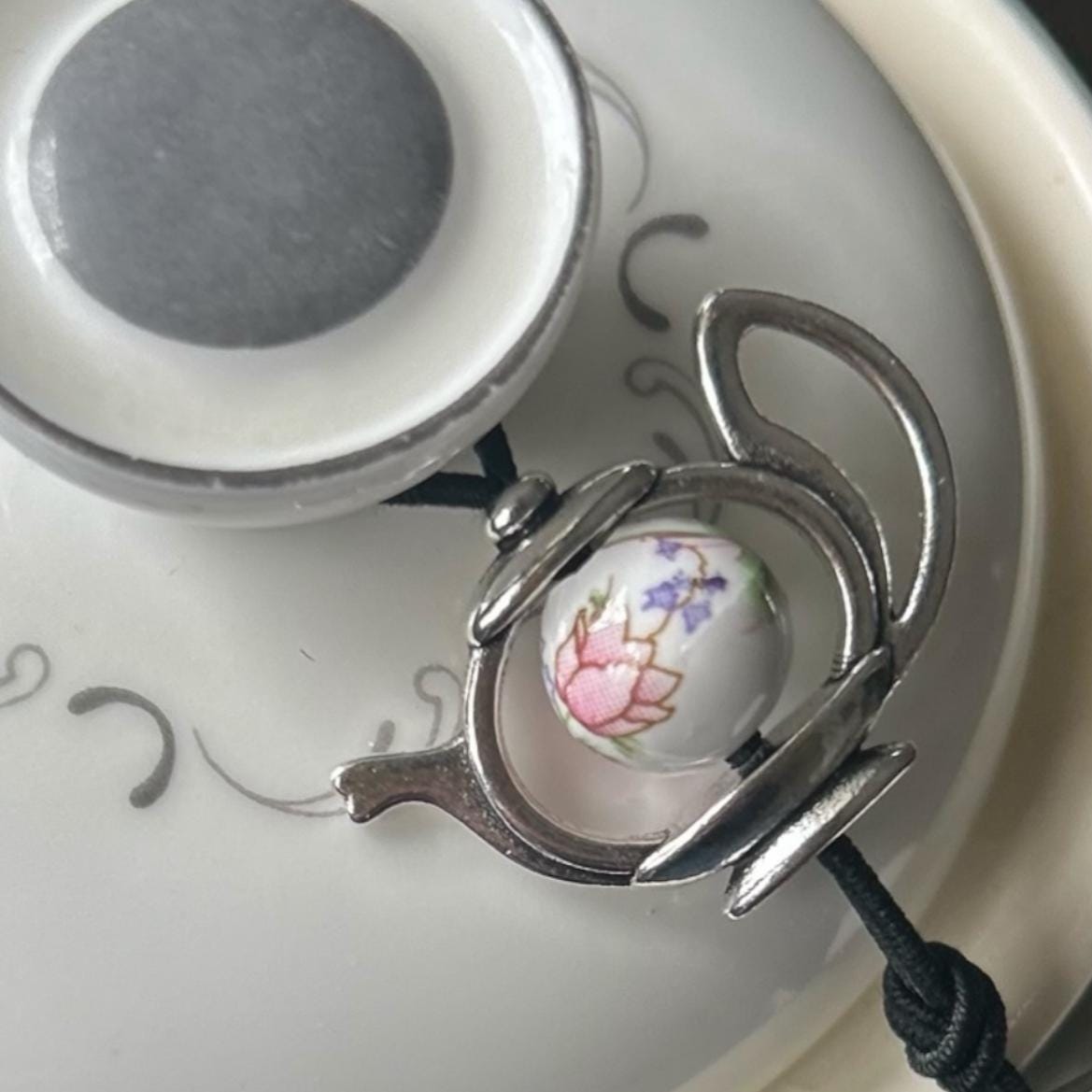 SILVER TEAPOTS Teapot Drip-Catcher and Lid Holder (With clasp)
