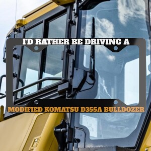 Aangepaste Komatsu D355A Bulldozer kentekenplaathouder, I'd Rather Be Driving & Marv Heemeyer Killdozer Cover, uniek cadeau